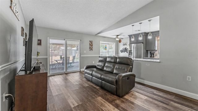 1135 WALKER CIRCLE W, Lakeland, FL 33805