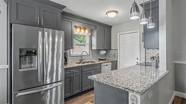 1135 WALKER CIRCLE W, Lakeland, FL 33805