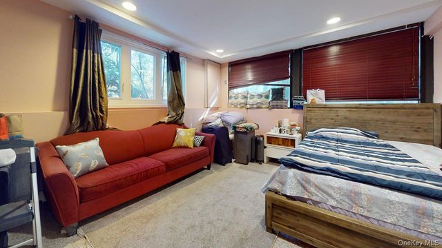 16 Wildwood Lane, Smithtown, NY 11787