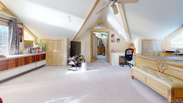 16 Wildwood Lane, Smithtown, NY 11787