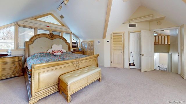 16 Wildwood Lane, Smithtown, NY 11787