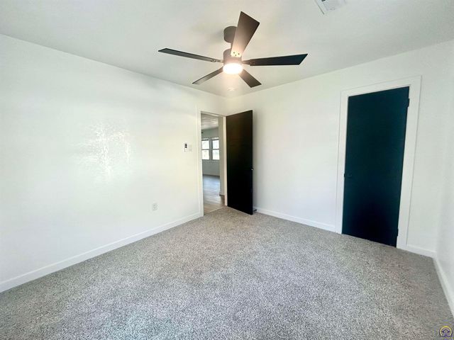 459 SE 33rd TER, Topeka, KS 66605