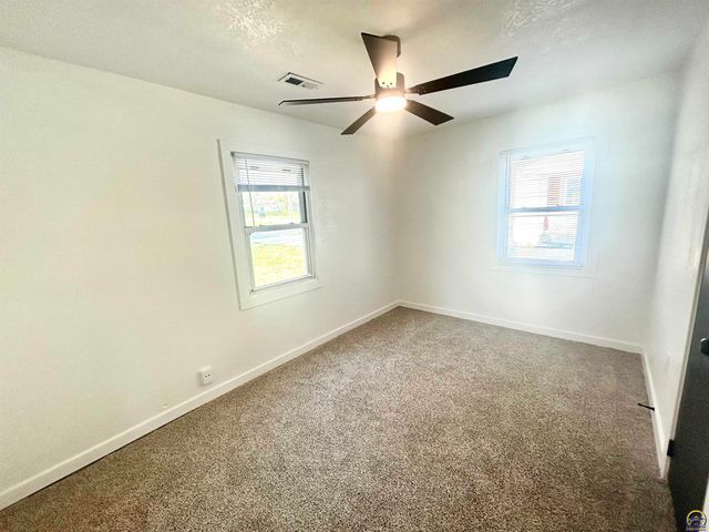 459 SE 33rd TER, Topeka, KS 66605
