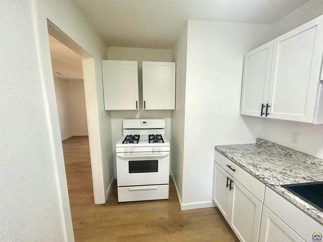 459 SE 33rd TER, Topeka, KS 66605