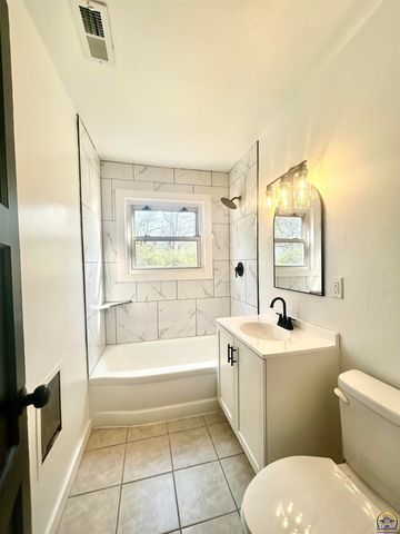 459 SE 33rd TER, Topeka, KS 66605