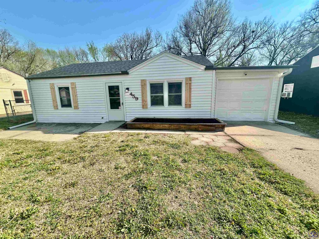 459 SE 33rd TER, Topeka, KS 66605