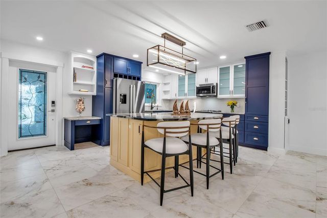 602 FAIR WINDS DRIVE 602, Nokomis, FL 34275