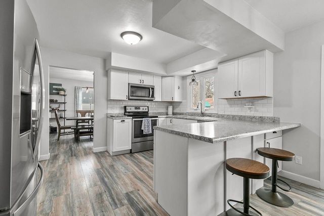 533 N CANTERBURY DRIVE, Appleton, WI 54915