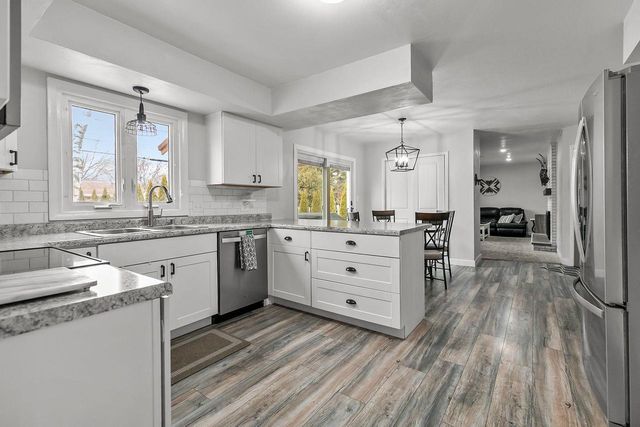 533 N CANTERBURY DRIVE, Appleton, WI 54915