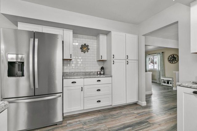 533 N CANTERBURY DRIVE, Appleton, WI 54915