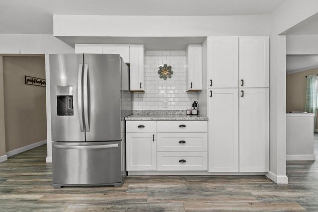 533 N CANTERBURY DRIVE, Appleton, WI 54915