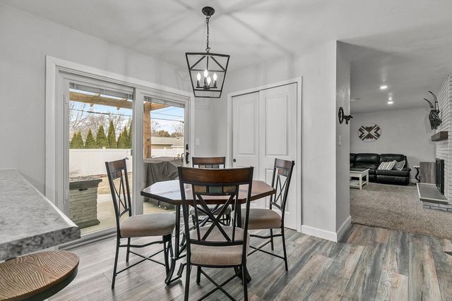 533 N CANTERBURY DRIVE, Appleton, WI 54915