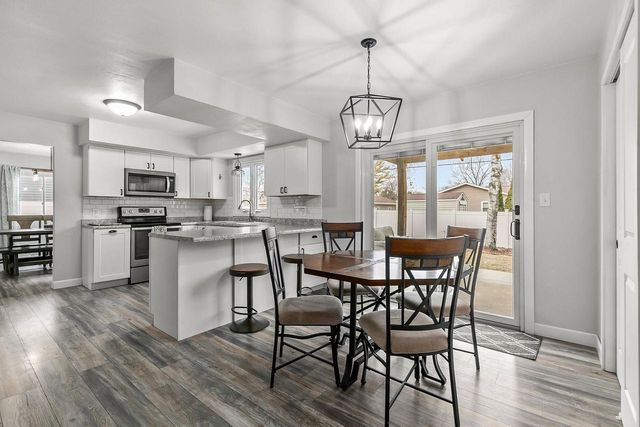 533 N CANTERBURY DRIVE, Appleton, WI 54915