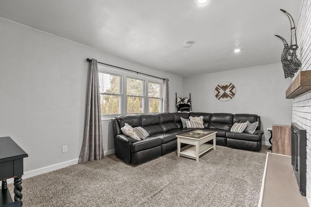 533 N CANTERBURY DRIVE, Appleton, WI 54915