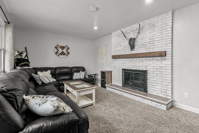 533 N CANTERBURY DRIVE, Appleton, WI 54915