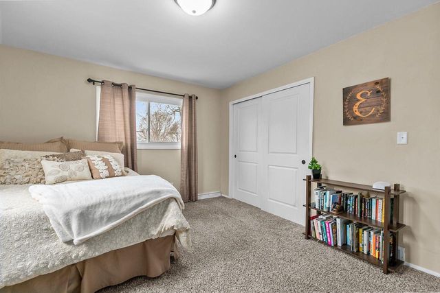 533 N CANTERBURY DRIVE, Appleton, WI 54915