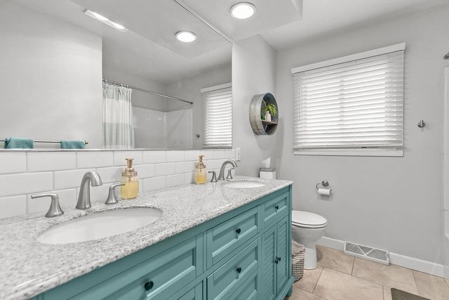 533 N CANTERBURY DRIVE, Appleton, WI 54915