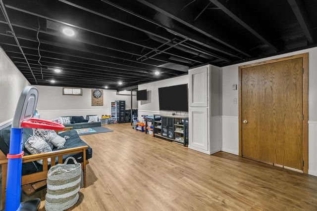 533 N CANTERBURY DRIVE, Appleton, WI 54915