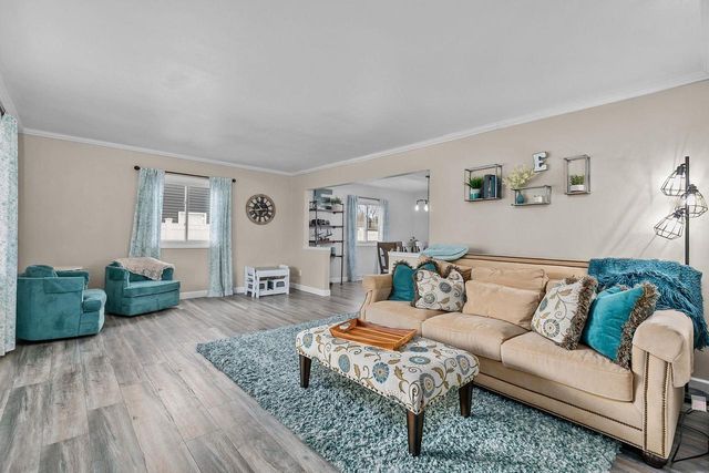 533 N CANTERBURY DRIVE, Appleton, WI 54915