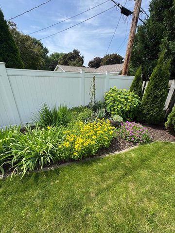 533 N CANTERBURY DRIVE, Appleton, WI 54915