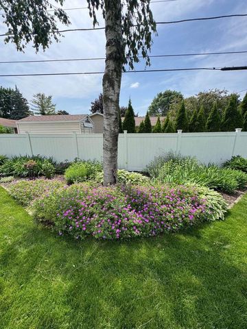 533 N CANTERBURY DRIVE, Appleton, WI 54915