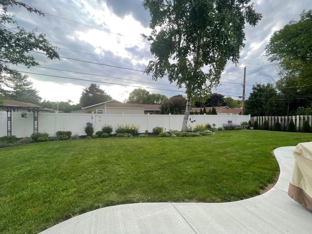 533 N CANTERBURY DRIVE, Appleton, WI 54915