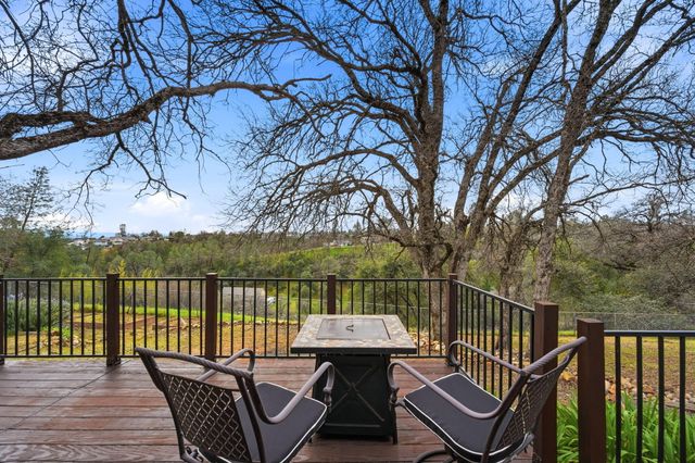 2415 Marion Court, Redding, CA 96001