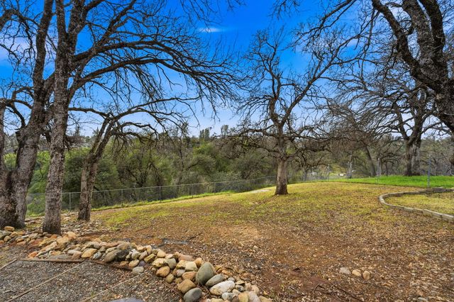 2415 Marion Court, Redding, CA 96001