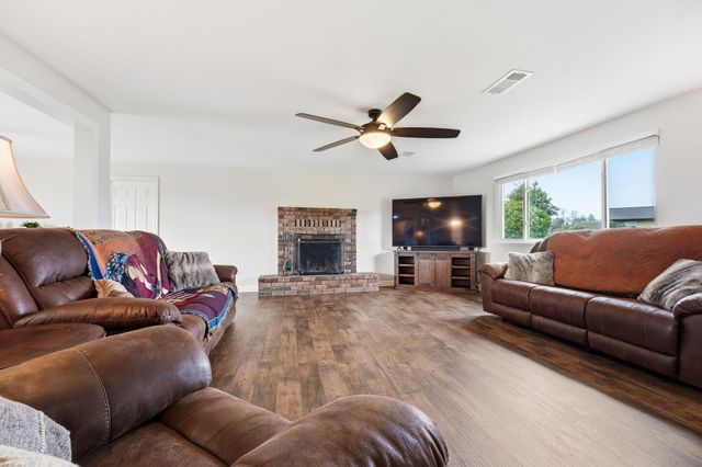 2415 Marion Court, Redding, CA 96001