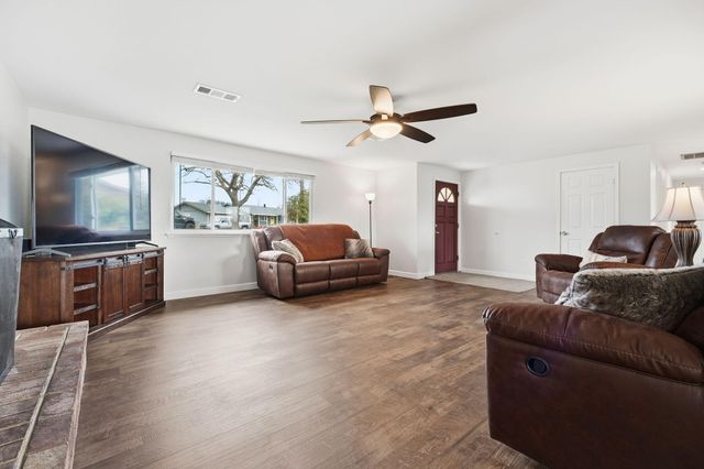 2415 Marion Court, Redding, CA 96001