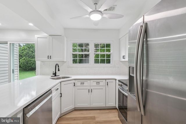 213 HAZEL RIDGE DR, Talleyville, DE 19803