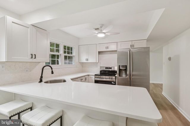 213 HAZEL RIDGE DR, Talleyville, DE 19803