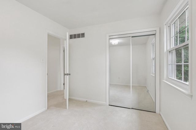 213 HAZEL RIDGE DR, Talleyville, DE 19803