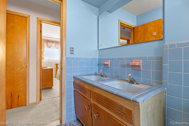 6450 N Lafayette Street, Dearborn Heights, MI 48127