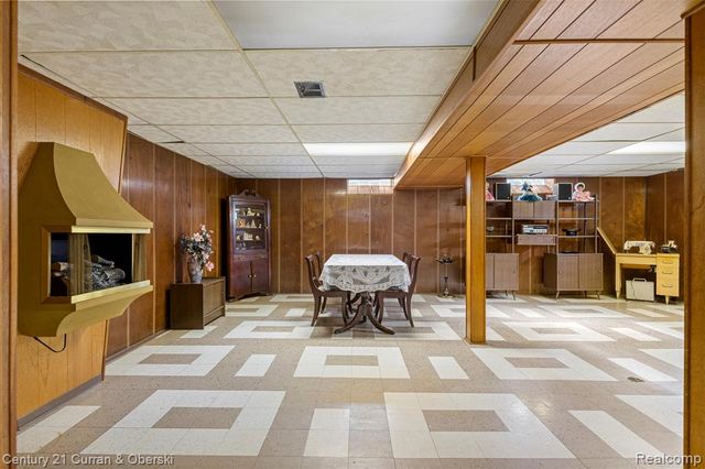 6450 N Lafayette Street, Dearborn Heights, MI 48127