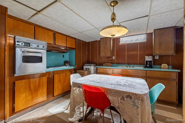 6450 N Lafayette Street, Dearborn Heights, MI 48127