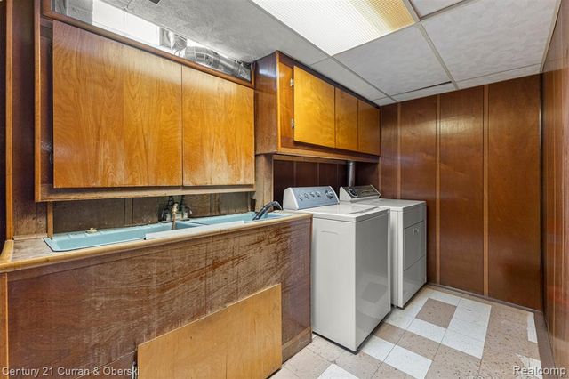 6450 N Lafayette Street, Dearborn Heights, MI 48127