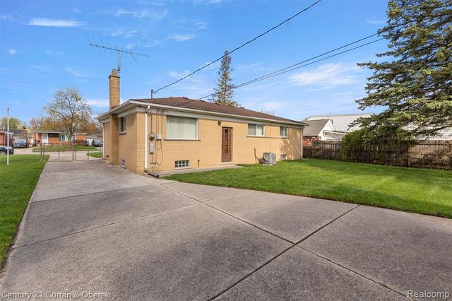 6450 N Lafayette Street, Dearborn Heights, MI 48127