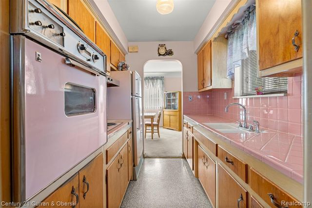 6450 N Lafayette Street, Dearborn Heights, MI 48127