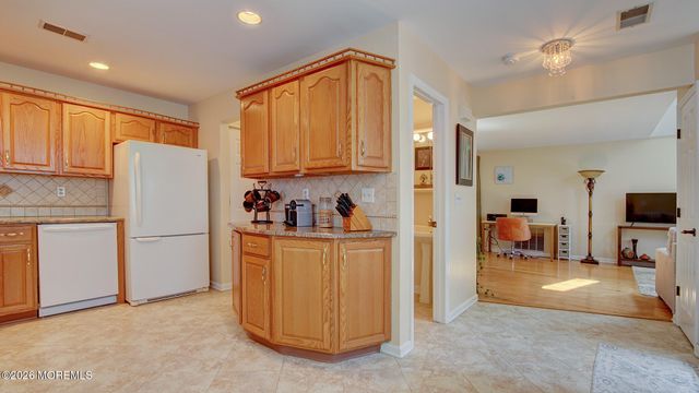 16 Whitman Court, Freehold, NJ 07728