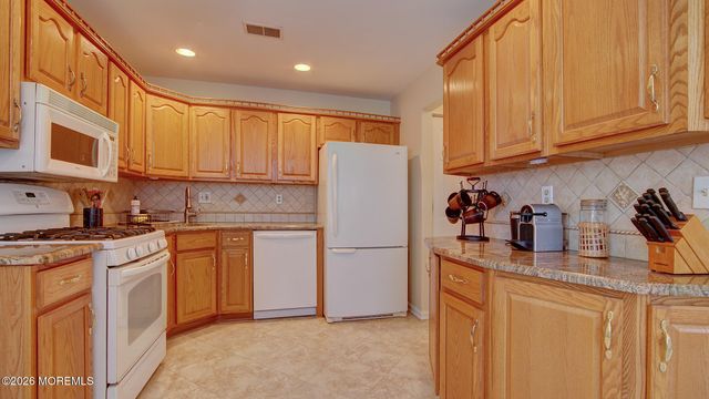 16 Whitman Court, Freehold, NJ 07728