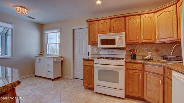 16 Whitman Court, Freehold, NJ 07728