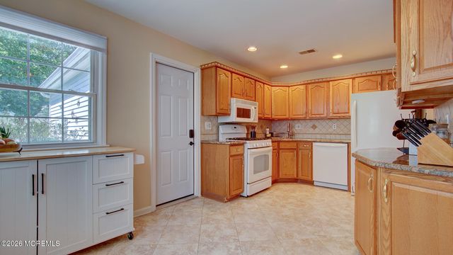 16 Whitman Court, Freehold, NJ 07728