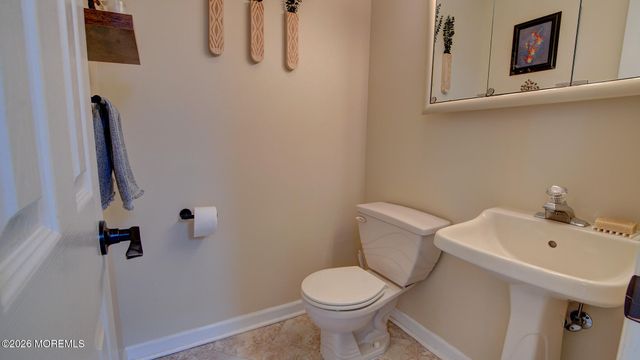 16 Whitman Court, Freehold, NJ 07728