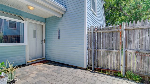 16 Whitman Court, Freehold, NJ 07728