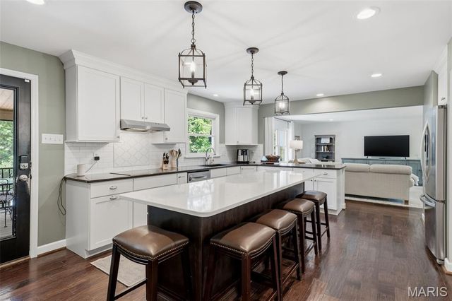 12547 Glencroft Drive, St Louis, MO 63128