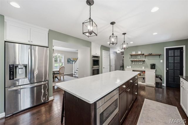 12547 Glencroft Drive, St Louis, MO 63128