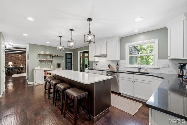 12547 Glencroft Drive, St Louis, MO 63128
