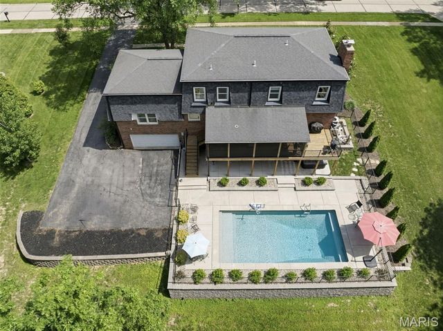 12547 Glencroft Drive, St Louis, MO 63128