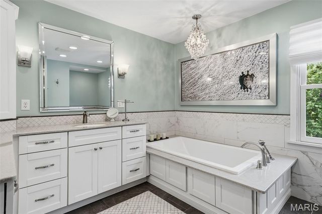 12547 Glencroft Drive, St Louis, MO 63128